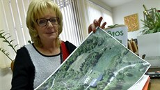 Starostka Doupovského Hradiště Jarmila Bošková představila plánovanou výstavbu... Starostka Doupovského Hradiště Jarmila Bošková představila plánovanou výstavbu...