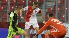 Slávistický záložník Tomáš Souček v šanci před mladoboleslavským brankářem... Slávistický záložník Tomáš Souček v šanci před mladoboleslavským brankářem...