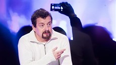 Spisovatel Michal Viewegh v kulturním magazínu Za scénou. Spisovatel Michal Viewegh v kulturním magazínu Za scénou.