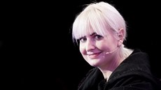 Spisovatelka Bára Nesvadbová v kulturním magazínu Za scénou. Spisovatelka Bára Nesvadbová v kulturním magazínu Za scénou.