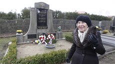 Neteř generála Malce Alena Rochová uchovává jako památku na milovaného strýce... Neteř generála Malce Alena Rochová uchovává jako památku na milovaného strýce...