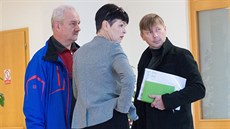 Obžalovaní Pavel Pávek (vlevo) a Marcel Forman u zlínského soudu. Obžalovaní Pavel Pávek (vlevo) a Marcel Forman u zlínského soudu.