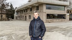 Architekt David Levačka Kraus. Za ním jeho dílo pro betonárku Stránčice.... Architekt David Levačka Kraus. Za ním jeho dílo pro betonárku Stránčice....