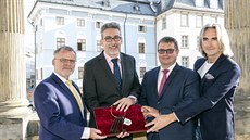 Lídři stran, které utvořily po komunálních volbách v říjnu 2018 vládnoucí... Lídři stran, které utvořily po komunálních volbách v říjnu 2018 vládnoucí...