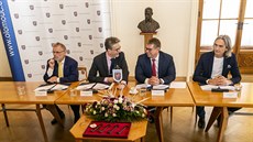 Lídři stran, které utvořily po komunálních volbách v říjnu 2018 vládnoucí... Lídři stran, které utvořily po komunálních volbách v říjnu 2018 vládnoucí...