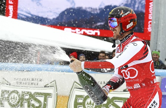 Rakuan Marcel Hirscher se raduje z vítzství v obím slalomu v Alta Badii.