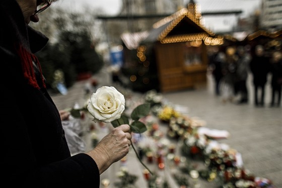 Lidé si v Berlín pipomnli obti pedloského teroristického útoku na vánoní...