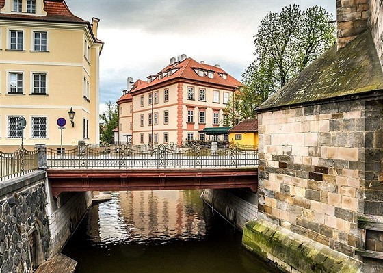 Pinkasv palác (uprosted) v Praze na Kamp