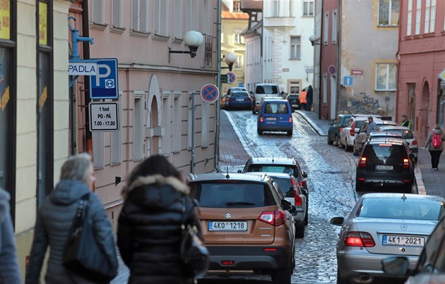 Systém parkování v Chebu projde nkterými zmnami. Celoroní parkovací karta...