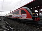Jednotka Siemens Desiro od mateřské společnosti Deutsche Bahn na městské lince S49 doufám, že pojede jednou až do Uhříněvese. Jednotka Siemens Desiro od mateřské společnosti Deutsche Bahn na městské lince S49 doufám, že pojede jednou až do Uhříněvese.