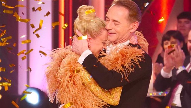 StarDance vyhráli favorité poroty Jiří Dvořák a Lenka Nora Návorková. StarDance vyhráli favorité poroty Jiří Dvořák a Lenka Nora Návorková.