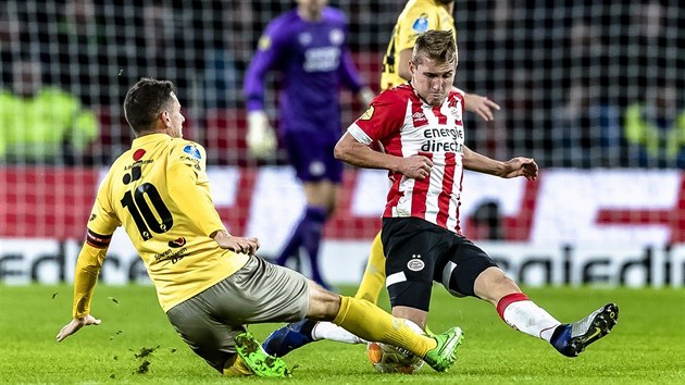 Devatenáctiletý odchovanec Slovácka Michal Sadílek z Uherského Ostrohu si v... Devatenáctiletý odchovanec Slovácka Michal Sadílek z Uherského Ostrohu si v...