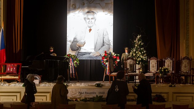 V přerovském městském domě se konalo veřejné rozloučení s válečným veteránem a... V přerovském městském domě se konalo veřejné rozloučení s válečným veteránem a...