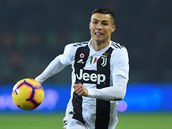 Cristiano Ronaldo z Juventusu sprintuje za mem v utkn proti FC Turn.