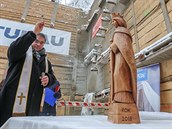 Soška svaté Barbory bdí nad stavbou tunelu Deboreč na budoucí železnici mezi... Soška svaté Barbory bdí nad stavbou tunelu Deboreč na budoucí železnici mezi...