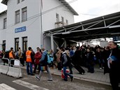 Davy lidí na dolním nádraží v Brně kvůli výluce hlavní železniční stanice. Davy lidí na dolním nádraží v Brně kvůli výluce hlavní železniční stanice.