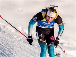 Martin Fourcade ve sthacm zvodu v Hochfilzenu.