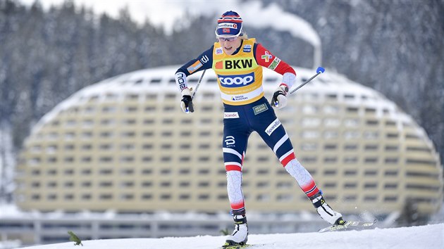 Therese Johaugov si jede pro triumf na desetikilometrov trati v Davosu.