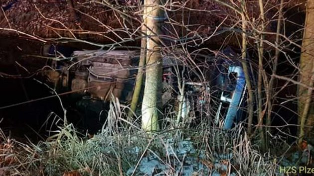 U tragick nehody u Koutu na umav zasahovaly vechny sloky IZS (16. prosince 2018).