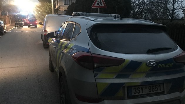 Zsah policie a zchran ve Star Huti u Dobe, kde havaroval zchransk vrtulnk. (15.12.2018)