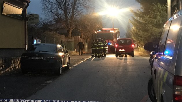 Zsah policie a zchran ve Star Huti u Dobe, kde havaroval zchransk vrtulnk. (15.12.2018)