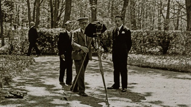 Josef Seidel pi jedn ze svch poslednch fotografickch prac v zmeckm parku v roce 1932