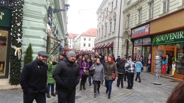 Bhem adventu je v bratislavskch ulicch runo