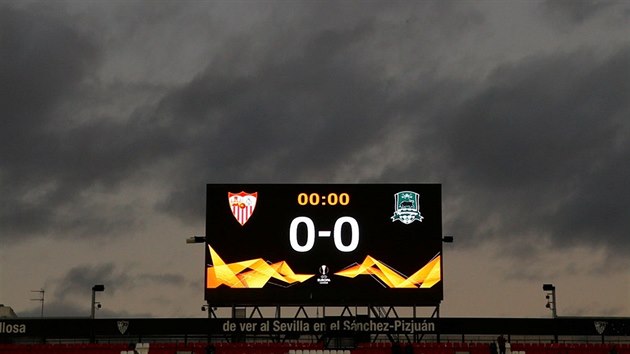 Sevilla proti Krasnodaru, pohled na svtelnou tabuli stadionu Ramona Sancheze Pizjuana v Seville ped duelem Evropsk ligy.