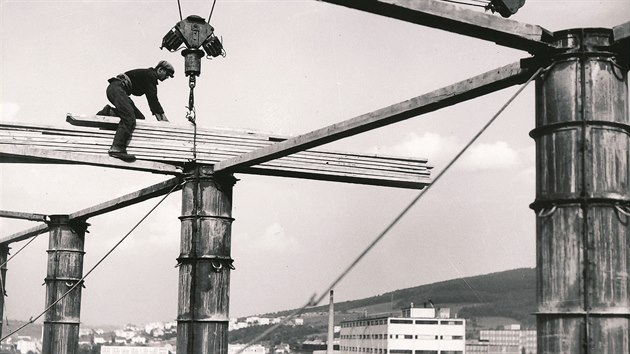 Stavba Baťova mrakodrapu ve Zlíně