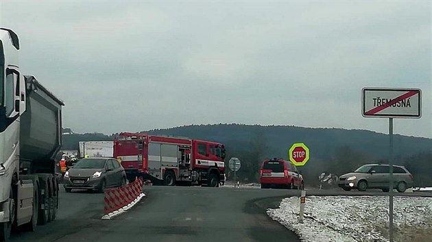 Nehoda t osobnch aut dnes po poledni komplikovala dopravu na obchvatu Temon u Plzn.