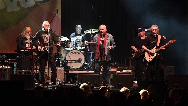 Skupina The Buttons vystoupila 16. prosince 2018 na obnovenm eskoslovenskm beat-festivalu v prask Lucern.