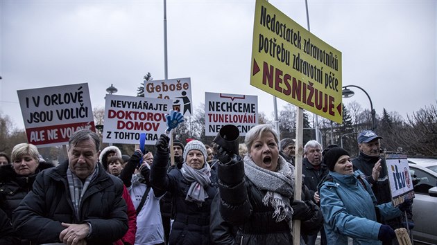 Zdravotnci proti plnm kraje protestovali u jednou, v prosinci minulho roku. 