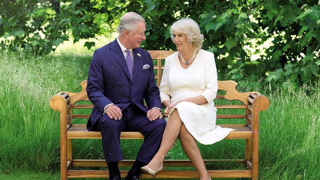 Princ Charles a vvodkyn Camilla sedc na zahrad sv rezidence Clarence House (2018)