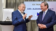 Ombudsman Českého olympijského výboru Alexander Károlyi převzal ocenění... Ombudsman Českého olympijského výboru Alexander Károlyi převzal ocenění...