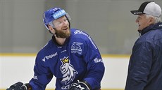 Trénink české hokejové reprezentace před turnajem Channel One Cup. Útočník Jiří... Trénink české hokejové reprezentace před turnajem Channel One Cup. Útočník Jiří...