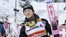 Japonec Rjoju Kobajaši přebírá ocenění po vítězství v závodě Světového poháru v... Japonec Rjoju Kobajaši přebírá ocenění po vítězství v závodě Světového poháru v...