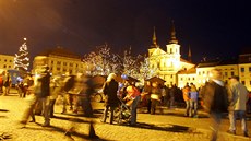 Náměstí v Jihlavě a Třebíči dnes ožijí vánočními trhy. A pro příští dny je zde... Náměstí v Jihlavě a Třebíči dnes ožijí vánočními trhy. A pro příští dny je zde...
