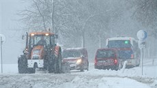 Vydatné sněžení komplikuje dopravu na Vysočině. (11. prosince 2018) Vydatné sněžení komplikuje dopravu na Vysočině. (11. prosince 2018)