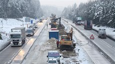 Silniái a stavbai se snaí zprovoznit vechny pruhy v kritickém úseku...