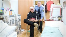 Strážník František Pittner a zachráněný Srb Demi se i přes jazykovou bariéru... Strážník František Pittner a zachráněný Srb Demi se i přes jazykovou bariéru...