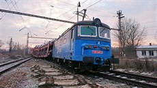 V Nymburce vykolejil nákladní vlak převážející auta. (14. 12. 2018) V Nymburce vykolejil nákladní vlak převážející auta. (14. 12. 2018)
