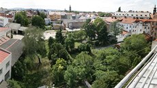 Vnitroblok je ohraničený ulicemi Rudolfovská, Štítného, Jeronýmova a Lannovou... Vnitroblok je ohraničený ulicemi Rudolfovská, Štítného, Jeronýmova a Lannovou...