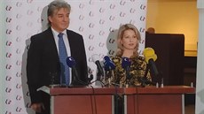 Asi bychom těžko některým jednotlivcům vysvětlovali, že poslanci z vládních... Asi bychom těžko některým jednotlivcům vysvětlovali, že poslanci z vládních...