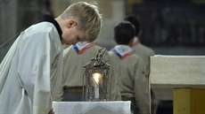 Skauti pinesli 16. prosince 2018 betlémské svtlo na mi, kterou v katedrále...