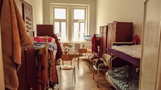 Noclehárna má dvě oddělené části – 10 lůžek pro ženy a 32 pro muže (9. prosince... Noclehárna má dvě oddělené části – 10 lůžek pro ženy a 32 pro muže (9. prosince...