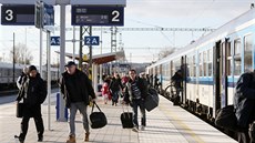 Většina cestujících vlakem od neděle vystupuje v Brně na dolním nádraží. Většina cestujících vlakem od neděle vystupuje v Brně na dolním nádraží.