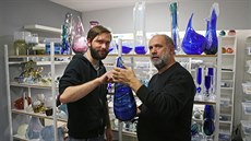 Aleš (vpravo) a David Valnerové už mají zase důvod k úsměvu, jejich ateliér po... Aleš (vpravo) a David Valnerové už mají zase důvod k úsměvu, jejich ateliér po...