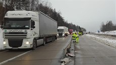 Ve středu ráno začali dělníci na problematickém úseku D1 mezi Humpolcem a... Ve středu ráno začali dělníci na problematickém úseku D1 mezi Humpolcem a...