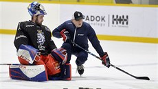 Patrik Bartošák (vlevo) a trenér českých brankářů Zdeněk Orct Patrik Bartošák (vlevo) a trenér českých brankářů Zdeněk Orct