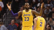 LeBron James z LA Lakers v hlavní roli, Lonzo Ball v první vedlejší. LeBron James z LA Lakers v hlavní roli, Lonzo Ball v první vedlejší.
